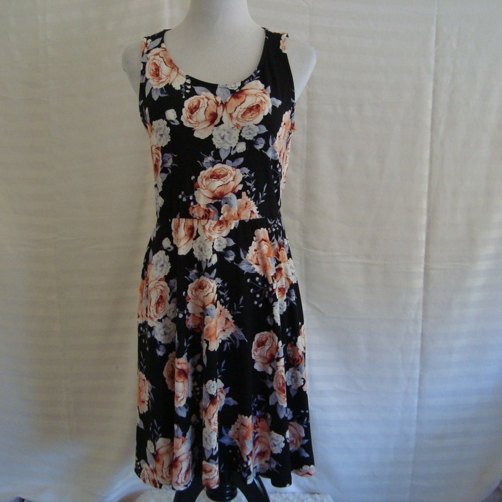 NWOT Agnes & Dora Skater Style Dress with Pockets Black Floral So Soft sz M